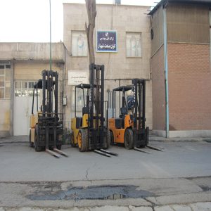 انجام خدمات جابجایی قطعات، تجهیزات، کالا و مجموعه ها با لیفتراک